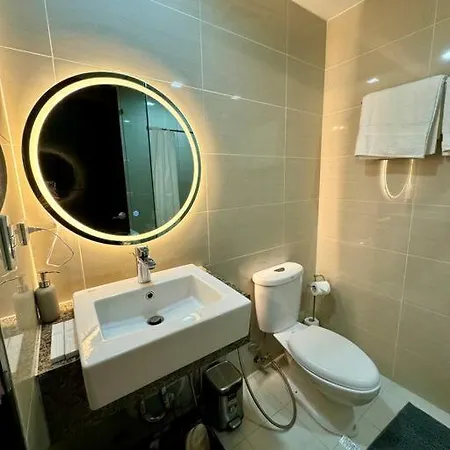 One Uptown Stylish Retro Suite Manila Exterior photo