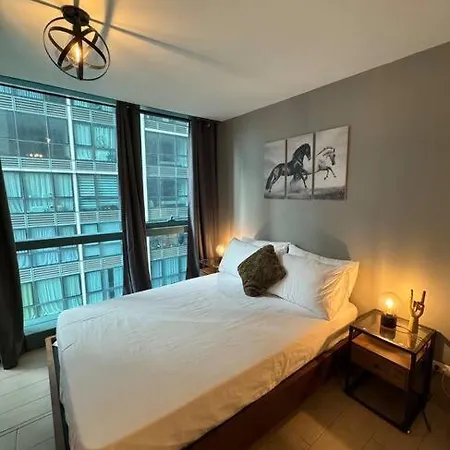 One Uptown Stylish Retro Suite Manila Exterior photo