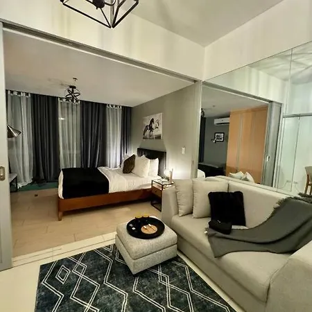 One Uptown Stylish Retro Suite Manila Exterior photo