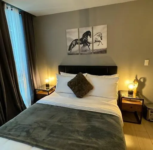 One Uptown Stylish Retro Suite