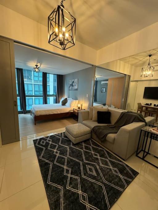Apartment One Uptown Stylish Retro *